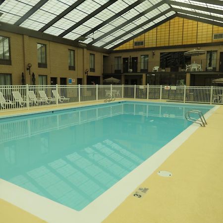 Gold Vault Inn Radcliff Екстериор снимка