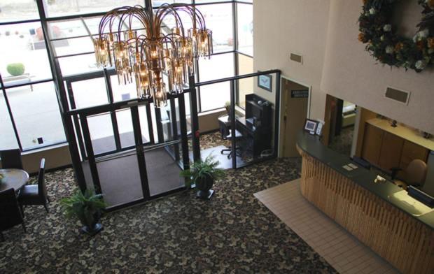 Gold Vault Inn Radcliff Екстериор снимка