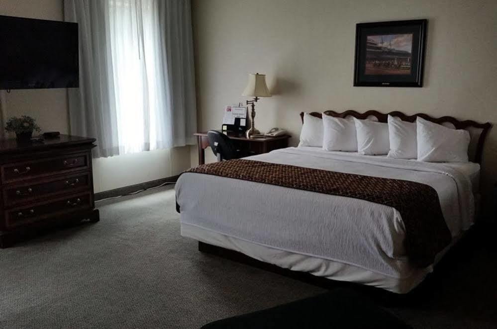 Gold Vault Inn Radcliff Екстериор снимка